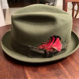 Men’s Dobbs Rainbow. 7 1/4.